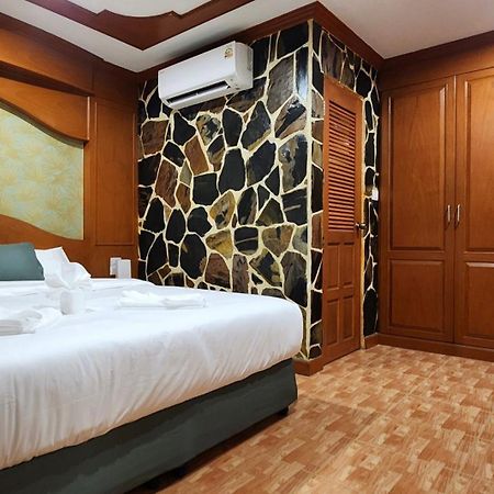 Arya Suites Patong Beach Eksteriør bilde