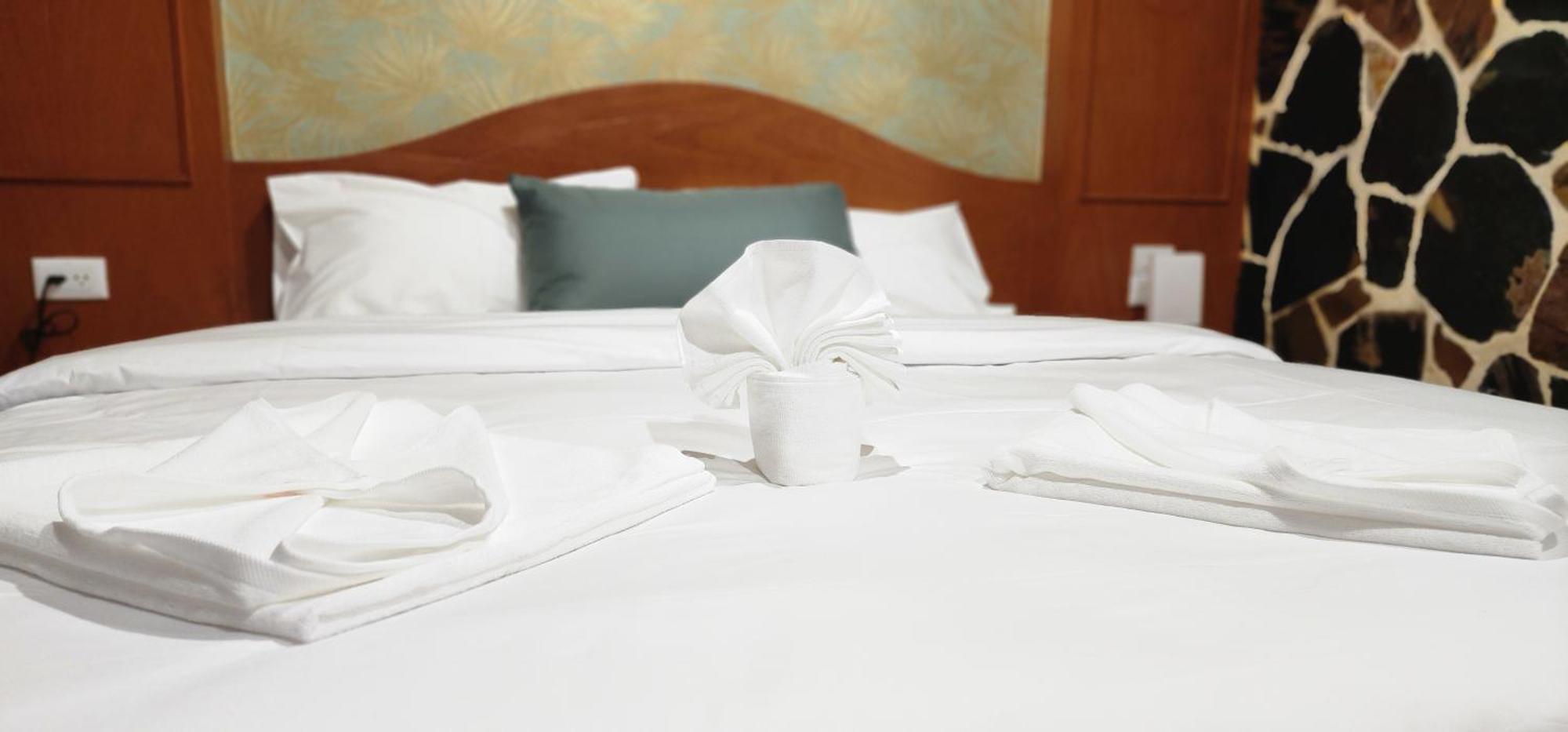 Arya Suites Patong Beach Eksteriør bilde