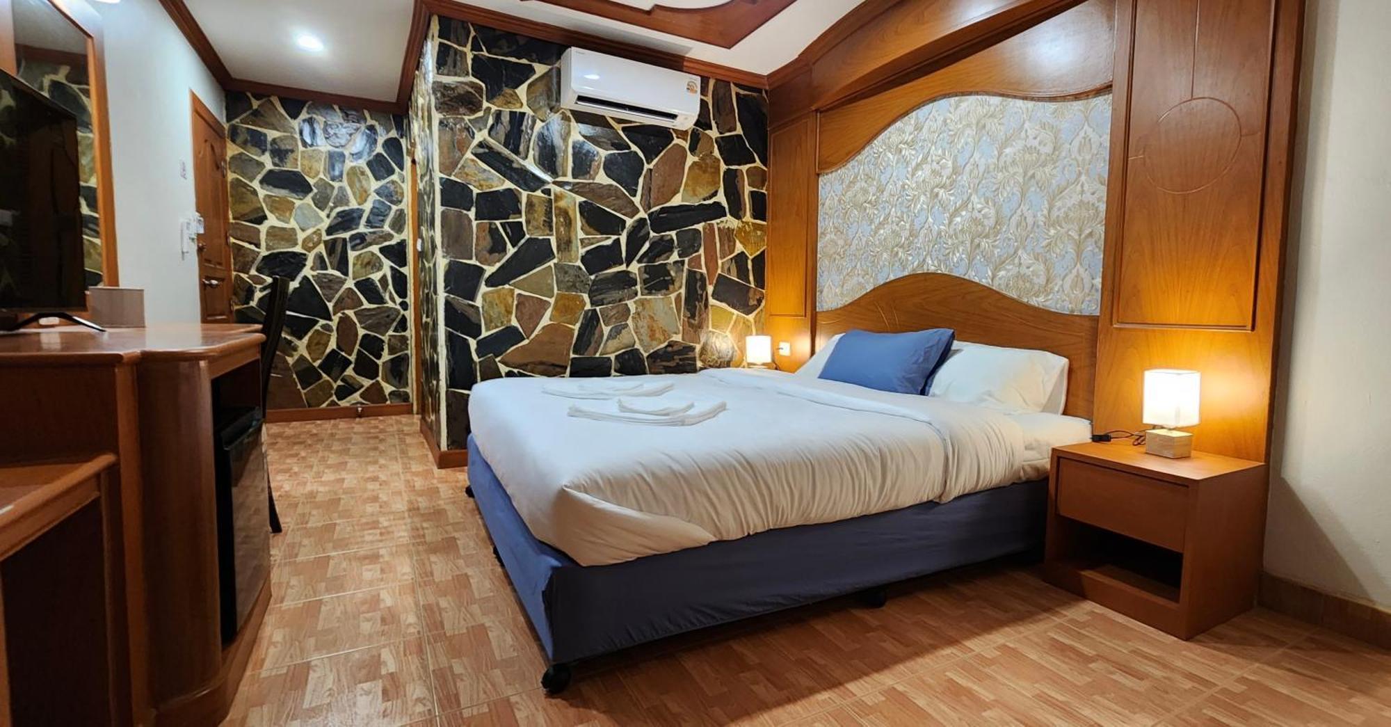 Arya Suites Patong Beach Eksteriør bilde