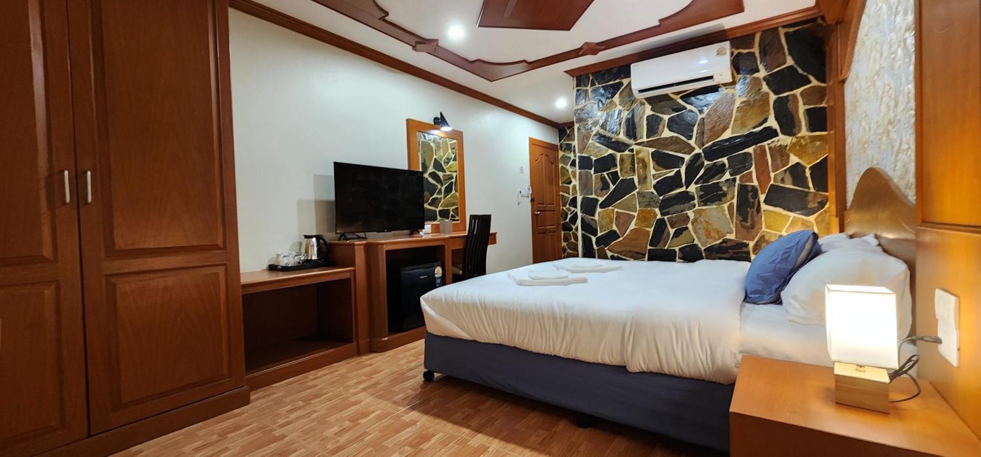Arya Suites Patong Beach Eksteriør bilde
